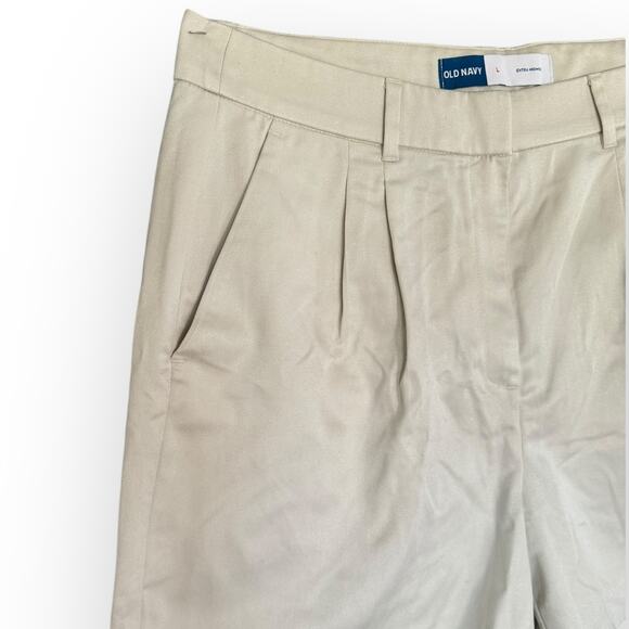 Old Navy Extra HighRise Khaki Pleated Ladies Basic Staple Shorts NWT | Sz L [38] - Picture 2 of 7